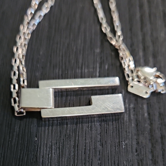 Gucci Silver Geometric Pendant Necklace - Picture 2 of 7